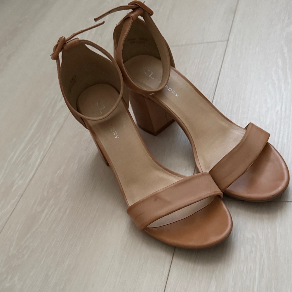✨ CL by Laundry Tan Ankle Strap Heels - Picture 8 of 10